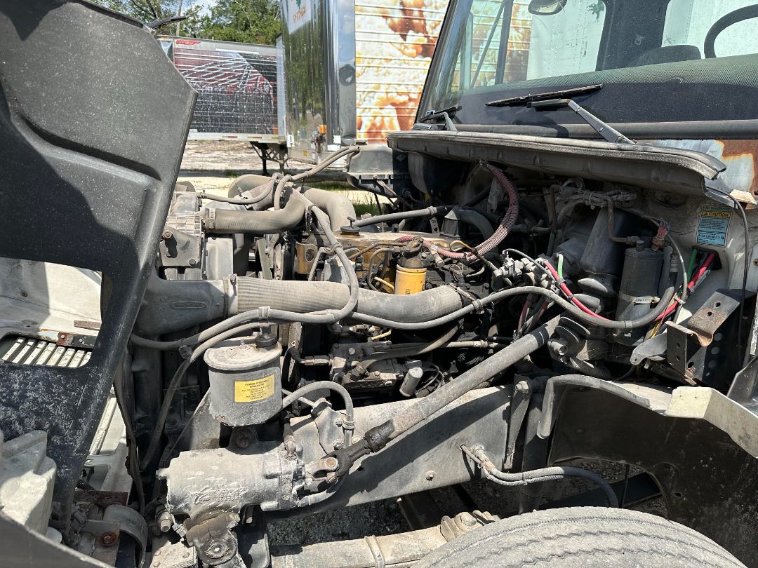 2002 FREIGHTLINER FL 70 - Image 4